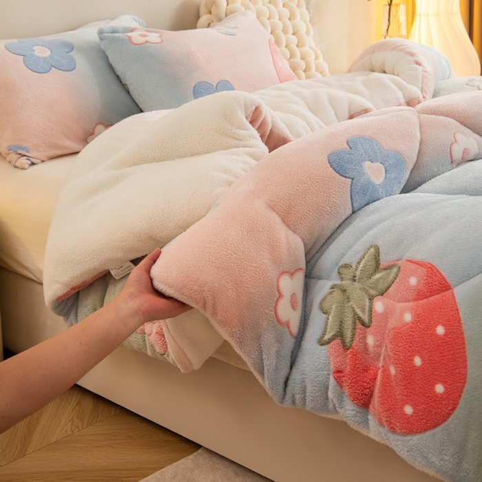 91家纺网 家纺一手货源 找家纺 畅销被业2025新款加厚保暖雪花绒冬被春秋被被子被芯（跨境）雪花绒草莓