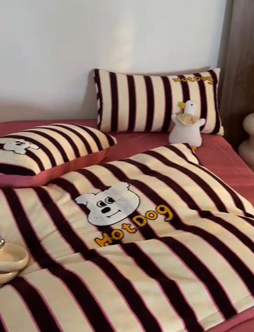 91家纺网 家纺一手货源 找家纺 怡家居 2024新款简约印花加绣花牛奶绒毛巾绣四件套 静语