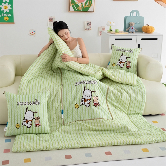 91家纺网 家纺一手货源 找家纺 照世家纺 2024新款三丽鸥抱枕被（优惠卷后价格不能低于56/75/88） 帕恰狗-绿