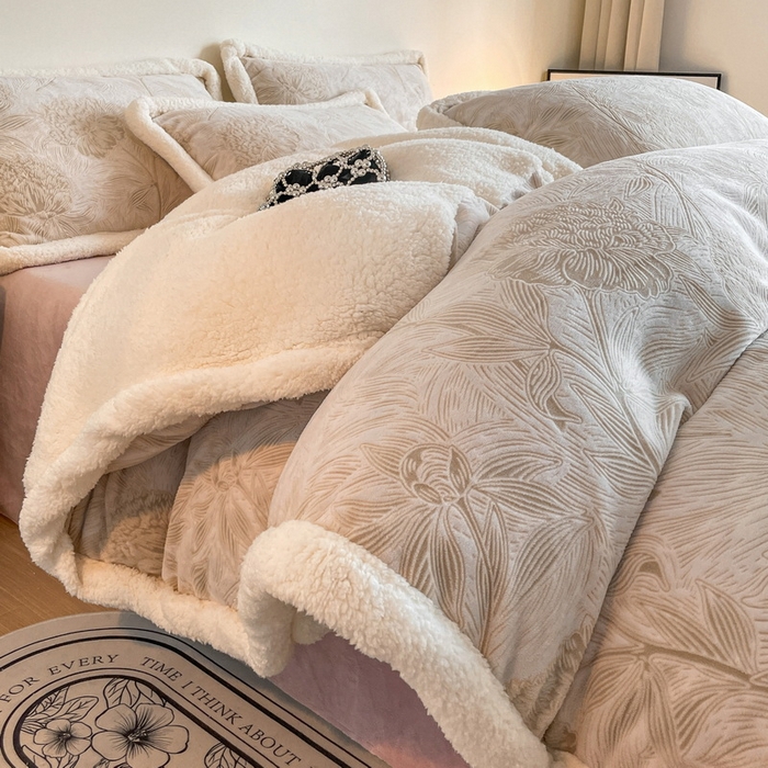 91家纺网 家纺一手货源 找家纺 慕晨 2024新款A类高克重简奢雕花牛奶绒240G羊羔绒双面加厚被套绒四件套 半夏-肉粉