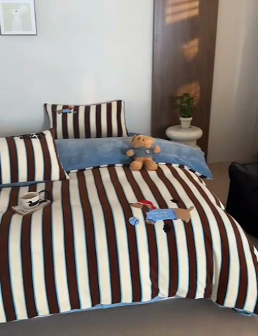 91家纺网 家纺一手货源 找家纺 怡家居 2024新款简约印花加绣花牛奶绒毛巾绣四件套 狗狗天地