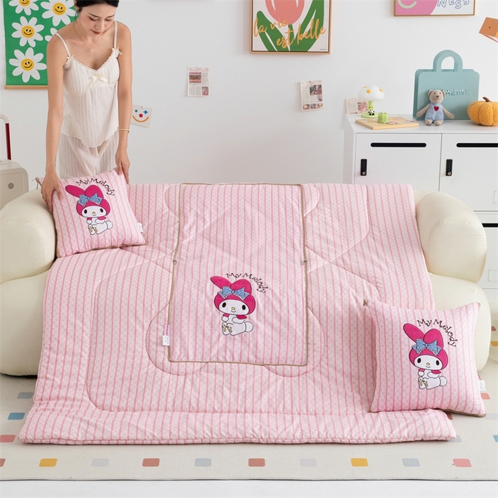 91家纺网 家纺一手货源 找家纺 照世家纺 2024新款三丽鸥抱枕被（优惠卷后价格不能低于56/75/88） 美乐蒂