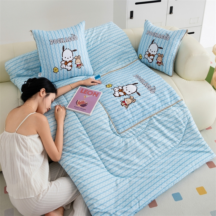 91家纺网 家纺一手货源 找家纺 照世家纺 2024新款三丽鸥抱枕被（优惠卷后价格不能低于56/75/88） 帕恰狗-蓝