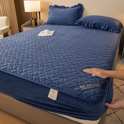 91家纺网 家纺一手货源 找家纺 笠客家纺 2024直播很厚实A类牛奶绒水晶绒加棉绗缝夹棉床笠 宝石蓝