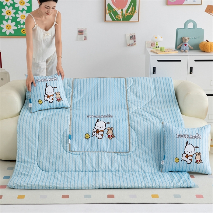 91家纺网 家纺一手货源 找家纺 照世家纺 2024新款三丽鸥抱枕被（优惠卷后价格不能低于56/75/88） 帕恰狗-蓝