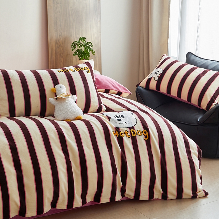 91家纺网 家纺一手货源 找家纺 怡家居 2024新款简约印花加绣花牛奶绒毛巾绣四件套 静语