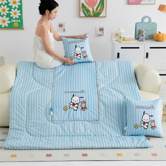 91家纺网 家纺一手货源 找家纺 照世家纺 2024新款三丽鸥抱枕被（优惠卷后价格不能低于56/75/88） 帕恰狗-蓝