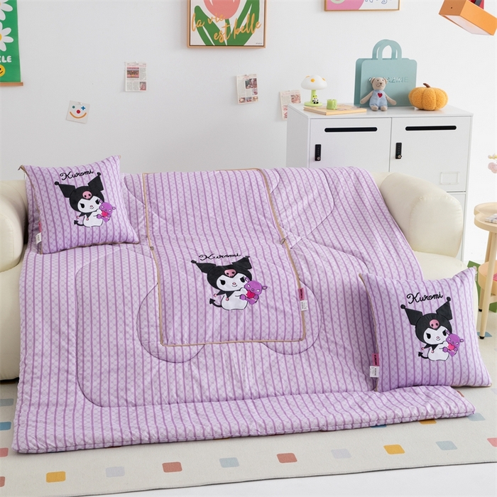 91家纺网 家纺一手货源 找家纺 照世家纺 2024新款三丽鸥抱枕被（优惠卷后价格不能低于56/75/88） 库洛米-紫