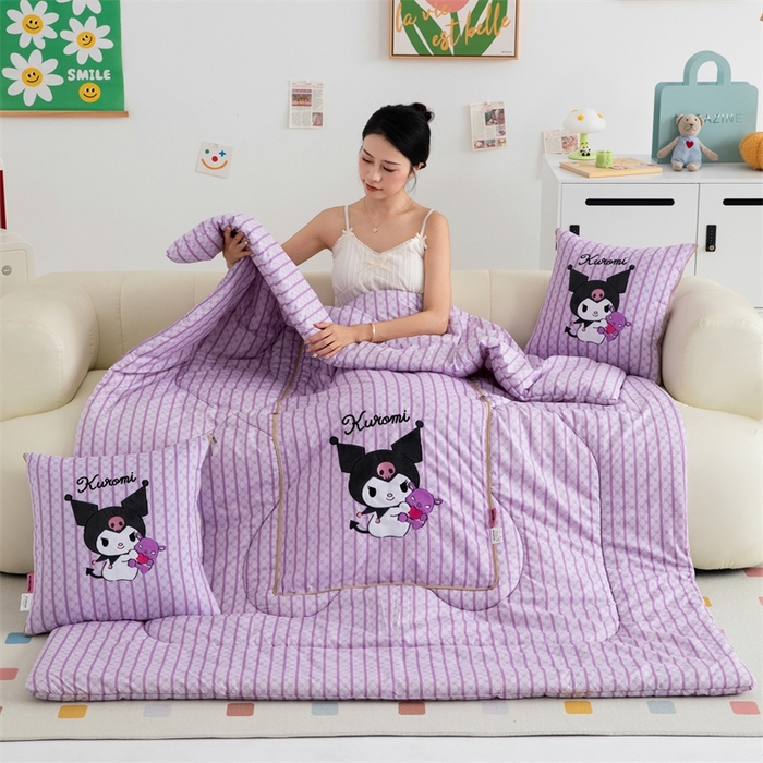 91家纺网 家纺一手货源 找家纺 照世家纺 2024新款三丽鸥抱枕被（优惠卷后价格不能低于56/75/88） 库洛米-紫