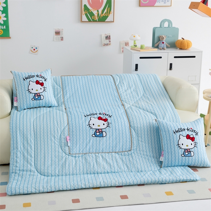 91家纺网 家纺一手货源 找家纺 照世家纺 2024新款三丽鸥抱枕被（优惠卷后价格不能低于56/75/88） 凯蒂猫-蓝