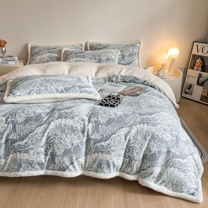 91家纺网 家纺一手货源 找家纺 （总）慕晨 2024新款A类高克重简奢雕花牛奶绒240G羊羔绒双面加厚被套绒四件套