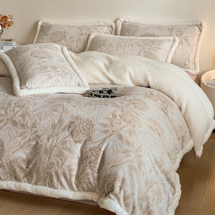 91家纺网 家纺一手货源 找家纺 慕晨 2024新款A类高克重简奢雕花牛奶绒240G羊羔绒双面加厚被套绒四件套 半夏-肉粉