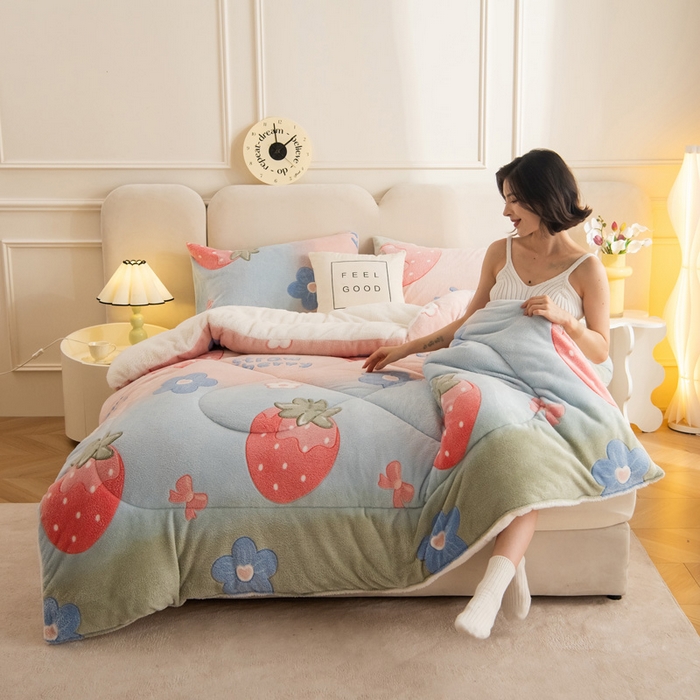 91家纺网 家纺一手货源 找家纺 畅销被业2025新款加厚保暖雪花绒冬被春秋被被子被芯（跨境）雪花绒草莓