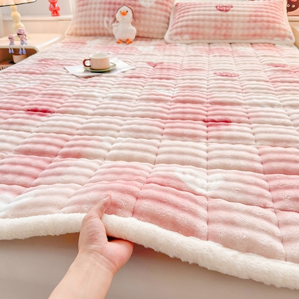 91家纺网 家纺一手货源 找家纺 喜居 2024新款A类兔毛泡泡牛奶绒床垫 心动粉