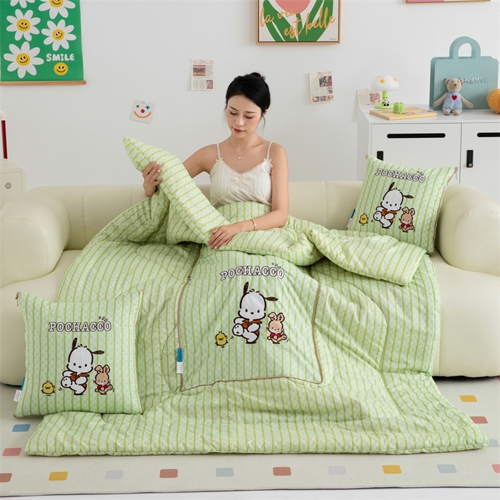 91家纺网 家纺一手货源 找家纺 照世家纺 2024新款三丽鸥抱枕被（优惠卷后价格不能低于56/75/88） 帕恰狗-绿