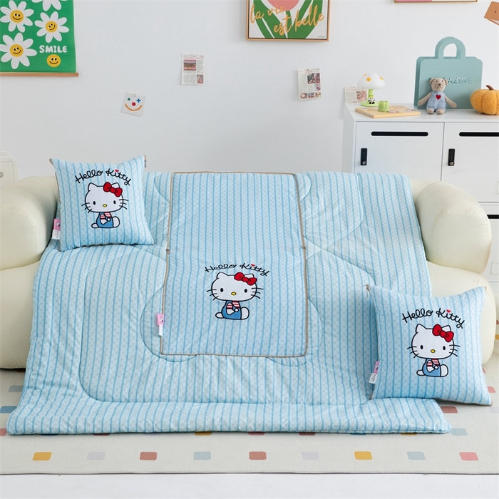 91家纺网 家纺一手货源 找家纺 照世家纺 2024新款三丽鸥抱枕被（优惠卷后价格不能低于56/75/88） 凯蒂猫-蓝