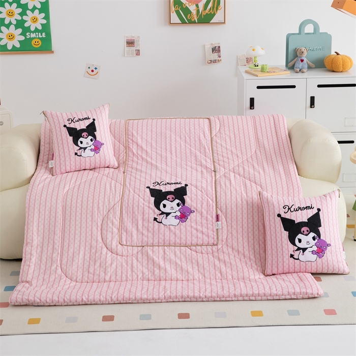 91家纺网 家纺一手货源 找家纺 照世家纺 2024新款三丽鸥抱枕被（优惠卷后价格不能低于56/75/88） 库洛米-粉