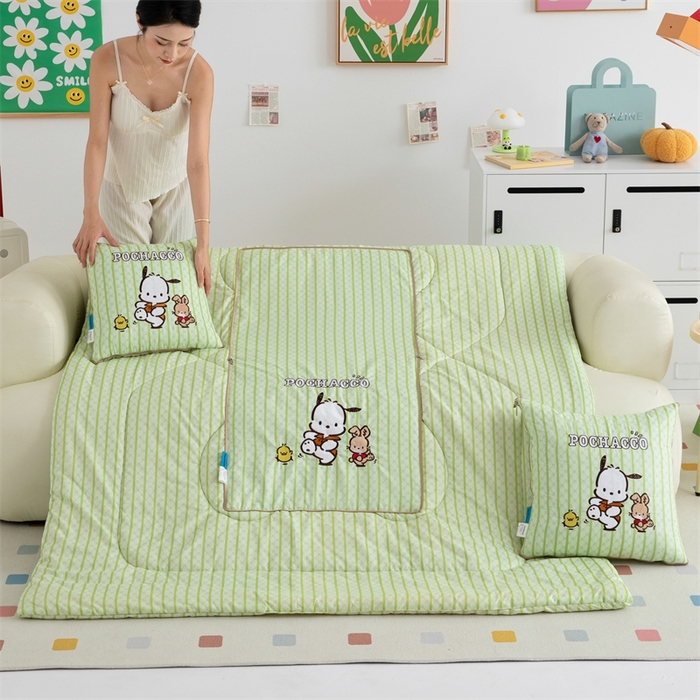 91家纺网 家纺一手货源 找家纺 照世家纺 2024新款三丽鸥抱枕被（优惠卷后价格不能低于56/75/88） 帕恰狗-绿