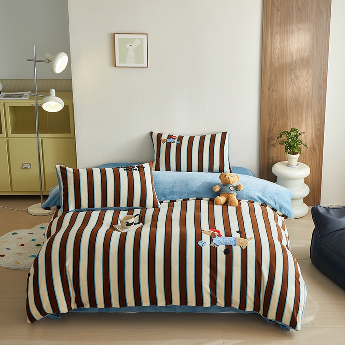 91家纺网 家纺一手货源 找家纺 怡家居 2024新款简约印花加绣花牛奶绒毛巾绣四件套 狗狗天地