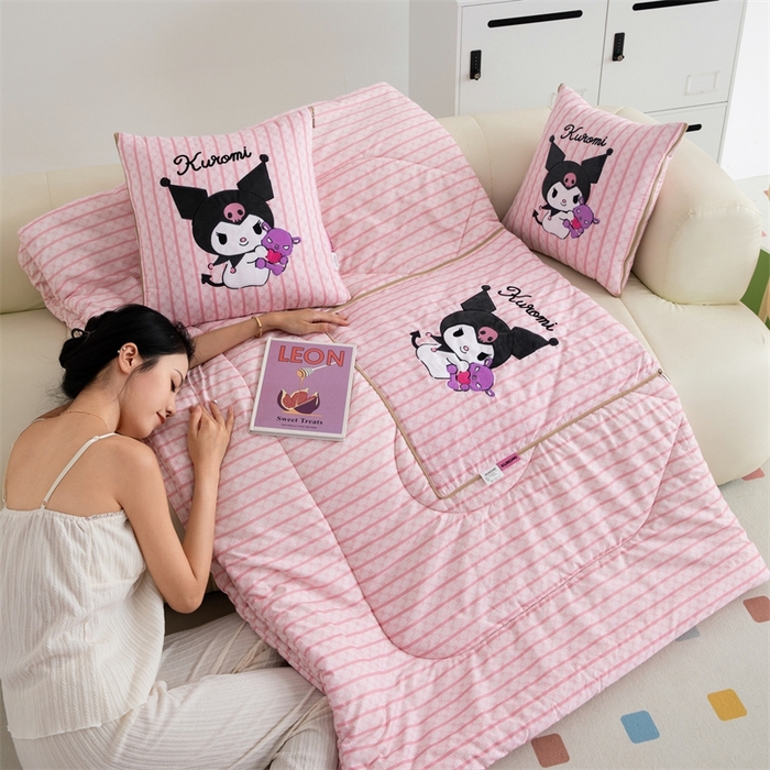 91家纺网 家纺一手货源 找家纺 照世家纺 2024新款三丽鸥抱枕被（优惠卷后价格不能低于56/75/88） 库洛米-粉