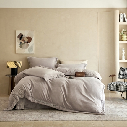 91家纺网 家纺一手货源 找家纺 2024新款全消光刺绣牛奶绒四件套 米兰-米灰