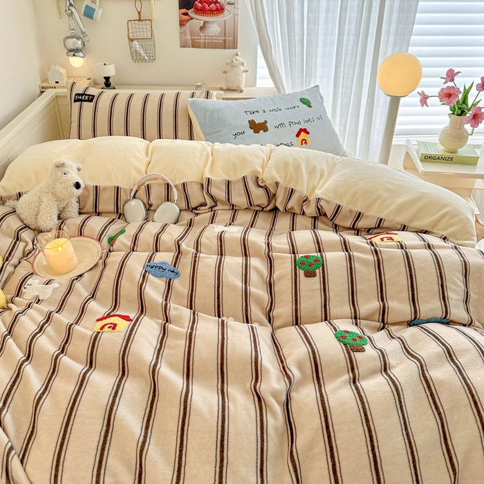 91家纺网 家纺一手货源 找家纺 呗旺鹿 2024新款A类高克重散盘印花毛巾绣牛奶绒四件套 森林小狗