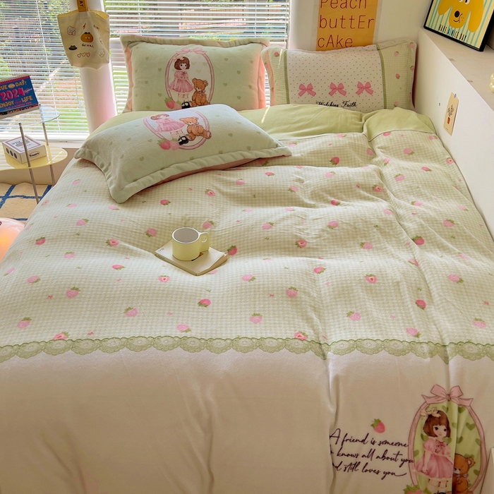 91家纺网 家纺一手货源 找家纺 金爱家 2024新款ins大版牛奶绒数码印花四件套 绒大版-草莓女孩