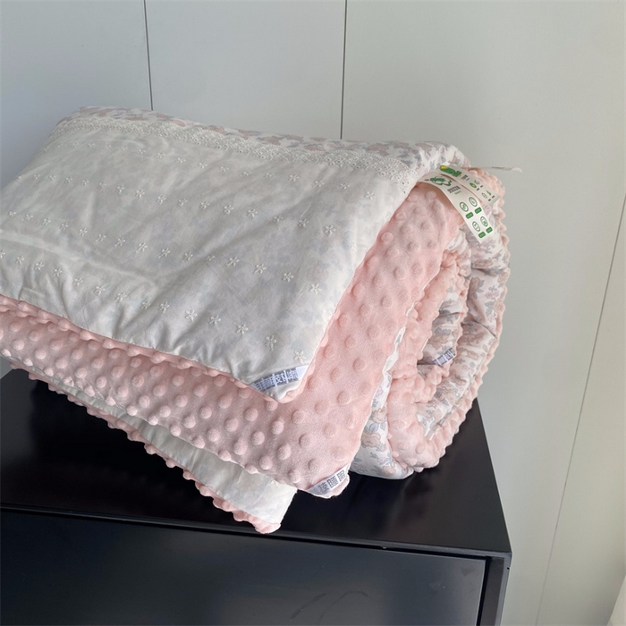 91家纺网 家纺一手货源 找家纺 2025新款秋冬季棉加豆豆绒法式花边款豆豆被被芯蔷薇粉