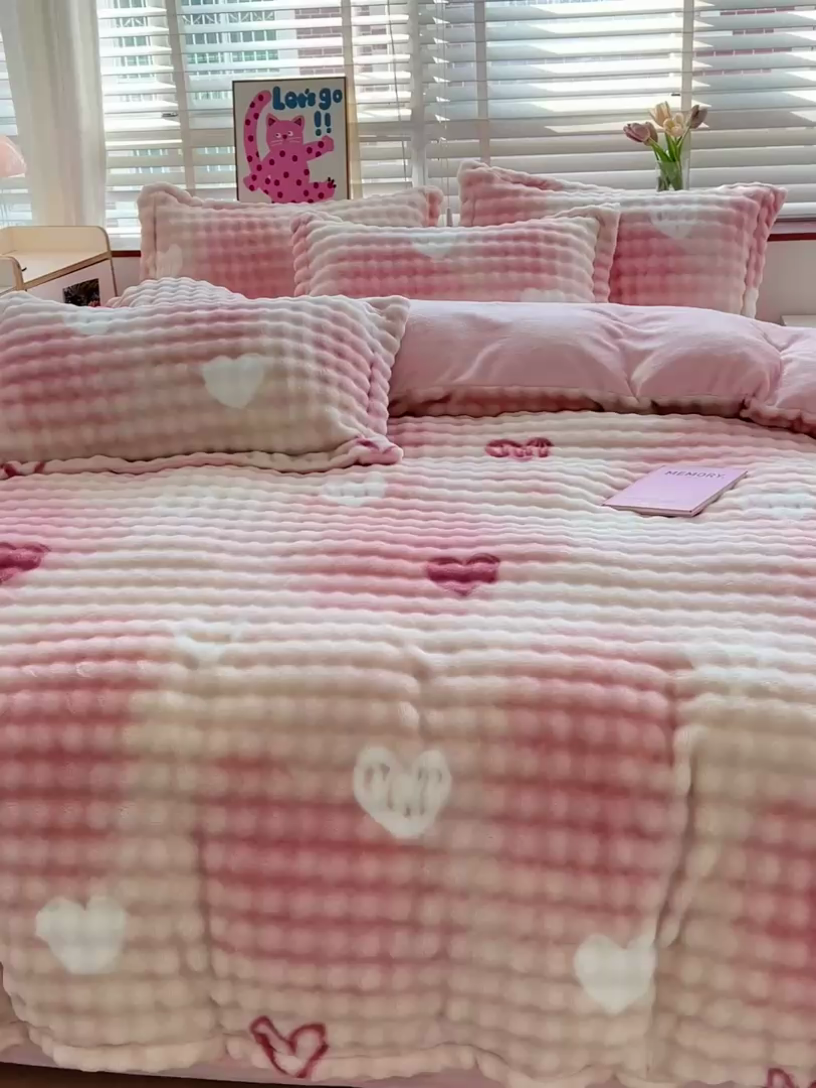 91家纺网 家纺一手货源 找家纺 （总）梵克保罗 2024新款牛奶绒泡泡印花系列四件套