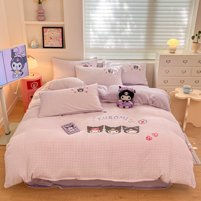 91家纺网 家纺一手货源 找家纺 金爱家 2024新款正版三丽鸥授权毛巾绣刺绣工艺加厚牛奶绒系列四件套 绒毛巾绣-可爱mini库洛米