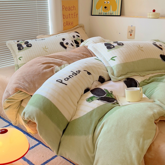 91家纺网 家纺一手货源 找家纺 金爱家 2024新款ins大版牛奶绒数码印花四件套 绒大版-贪吃熊猫
