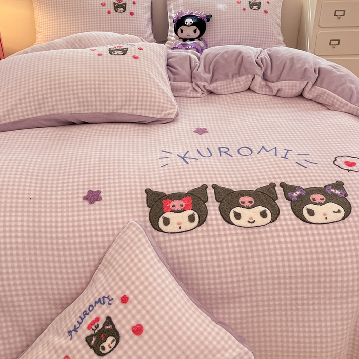 91家纺网 家纺一手货源 找家纺 金爱家 2024新款正版三丽鸥授权毛巾绣刺绣工艺加厚牛奶绒系列四件套 绒毛巾绣-可爱mini库洛米