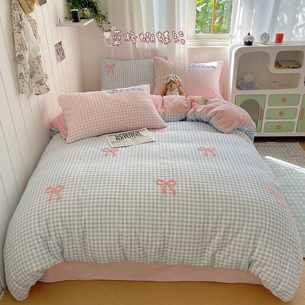 顾里家纺 2024新款格子蝴蝶结毛巾绣牛奶绒四件套 蓝格蝴蝶结