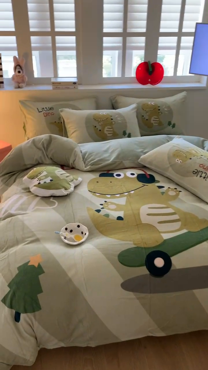 91家纺网 家纺一手货源 找家纺 澳萝拉 2024新款牛奶绒数码印花四件套 滑板龙