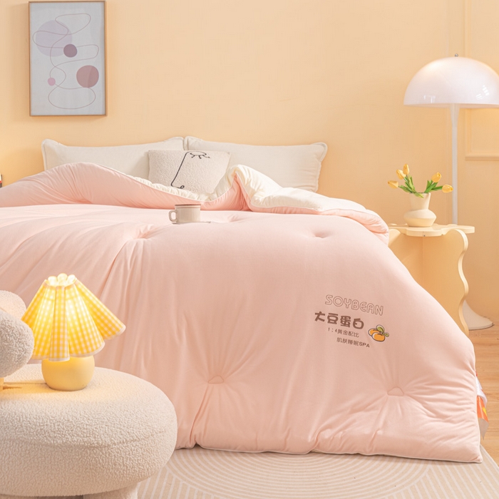 91家纺网 家纺一手货源 找家纺 佳居缘 2025新款小奶猫A类针织棉火山绒大豆被被子被芯软糯单人双人被芯冬被 奶油粉米黄双拼