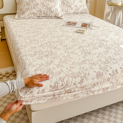 金丝鸟家纺 2024新款加厚240g立体雕花牛奶绒床笠 繁花 咖