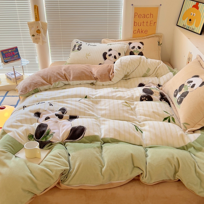 91家纺网 家纺一手货源 找家纺 金爱家 2024新款ins大版牛奶绒数码印花四件套 绒大版-贪吃熊猫