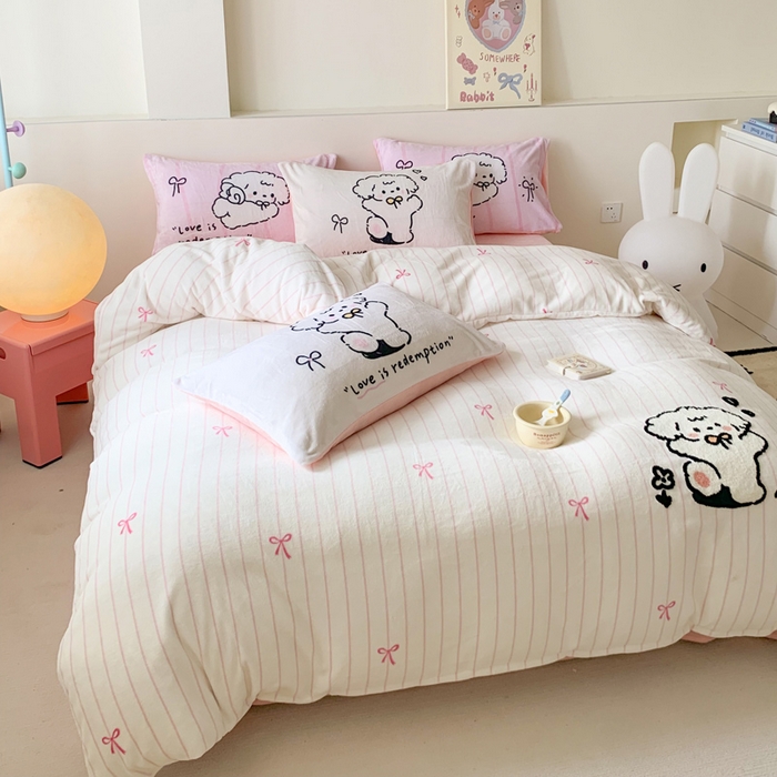 91家纺网 家纺一手货源 找家纺 澳萝拉 2024新款牛奶绒毛巾绣四件套 欢乐小狗