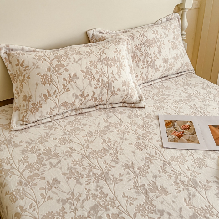 91家纺网 家纺一手货源 找家纺 金丝鸟家纺 2024新款加厚240g立体雕花牛奶绒床笠 繁花 咖