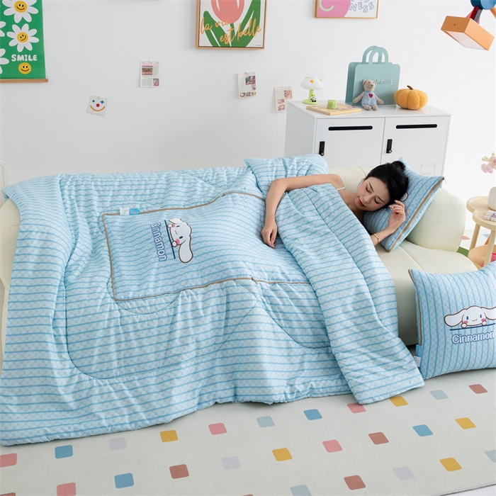 91家纺网 家纺一手货源 找家纺 照世家纺 2024新款亲肤舒适三丽鸥可爱卡通抱枕被 玉桂狗