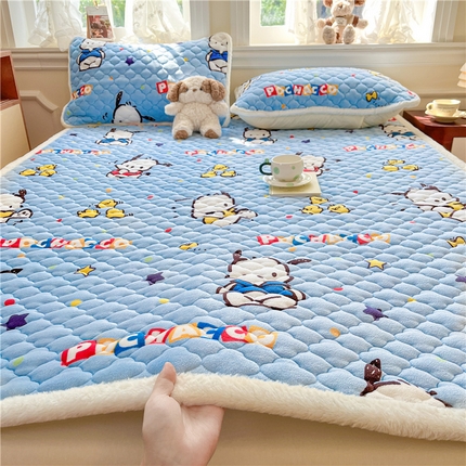 91家纺网 家纺一手货源 找家纺 佰亿莱 2024新款三丽鸥牛奶绒床垫 活力帕恰狗