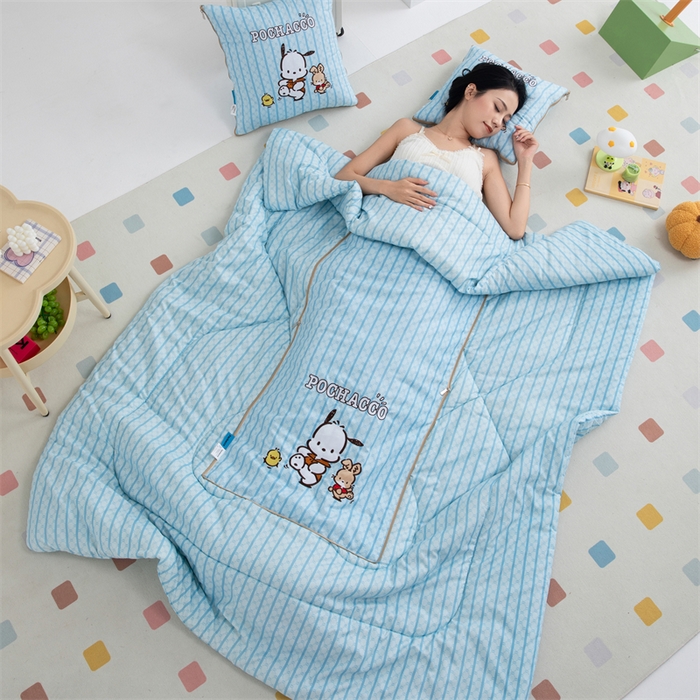 91家纺网 家纺一手货源 找家纺 照世家纺 2024新款亲肤舒适三丽鸥可爱卡通抱枕被 帕恰狗-蓝