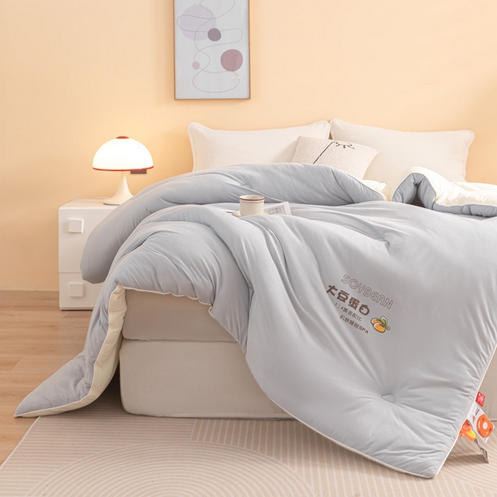 91家纺网 家纺一手货源 找家纺 佳居缘 2025新款小奶猫A类针织棉火山绒大豆被被子被芯软糯单人双人被芯冬被 浅灰米色双拼