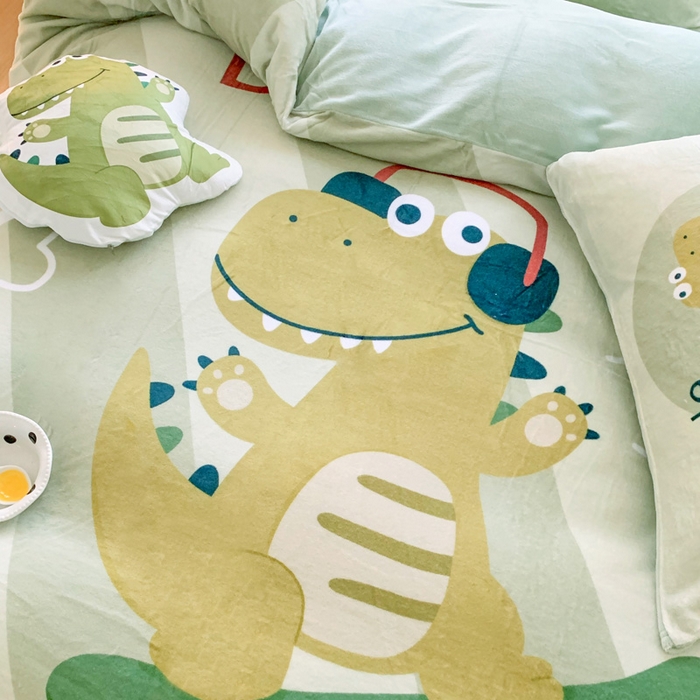 91家纺网 家纺一手货源 找家纺 澳萝拉 2024新款牛奶绒数码印花四件套 滑板龙