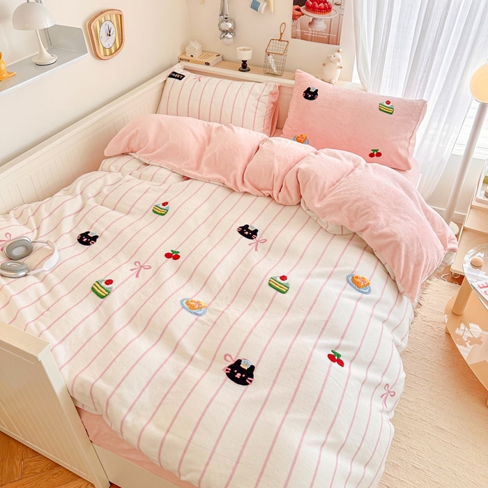 91家纺网 家纺一手货源 找家纺 呗旺鹿 2024新款A类高克重散盘印花毛巾绣牛奶绒四件套 开心派对