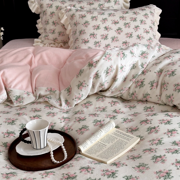 91家纺网 家纺一手货源 找家纺 潘朵拉家纺 2024爆款绒法式双层牛奶绒花边四件套 花溪