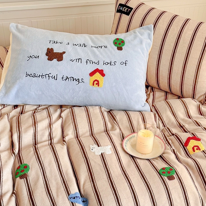 91家纺网 家纺一手货源 找家纺 呗旺鹿 2024新款A类高克重散盘印花毛巾绣牛奶绒四件套 森林小狗