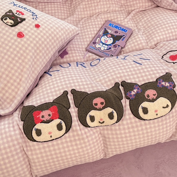 91家纺网 家纺一手货源 找家纺 金爱家 2024新款正版三丽鸥授权毛巾绣刺绣工艺加厚牛奶绒系列四件套 绒毛巾绣-可爱mini库洛米