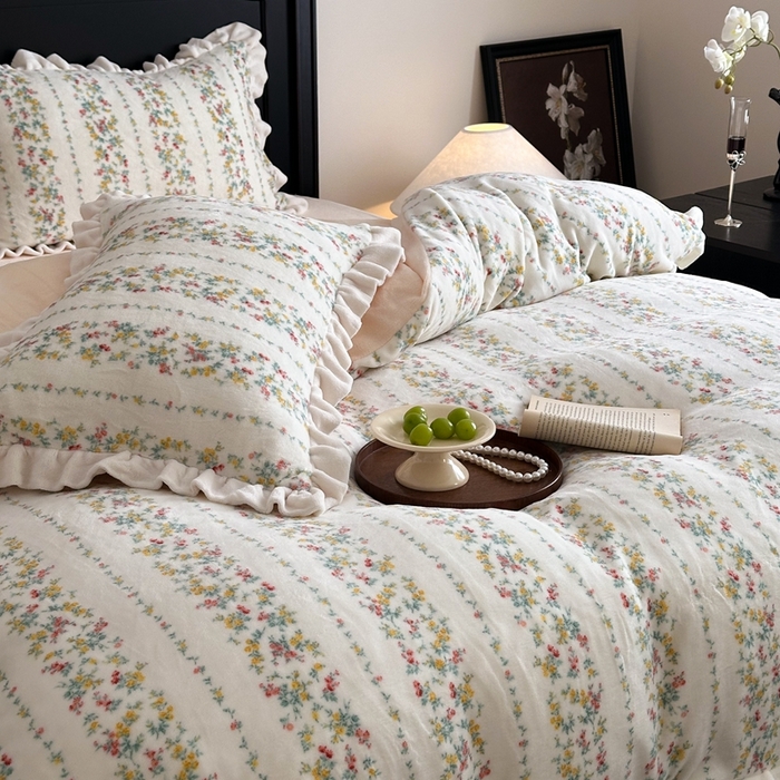 91家纺网 家纺一手货源 找家纺 潘朵拉家纺 2024爆款绒法式双层牛奶绒花边四件套 安妮