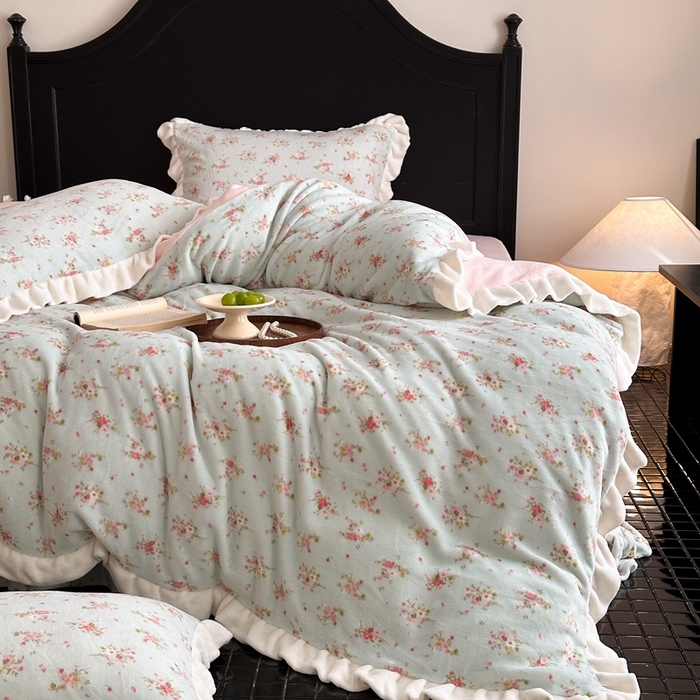 91家纺网 家纺一手货源 找家纺 潘朵拉家纺 2024爆款绒法式双层牛奶绒花边四件套 蓝茉